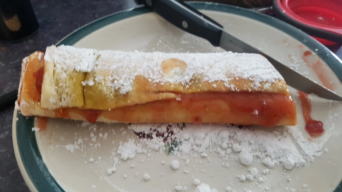 Terrible yule log cake that's slightly green and not at all fluffy