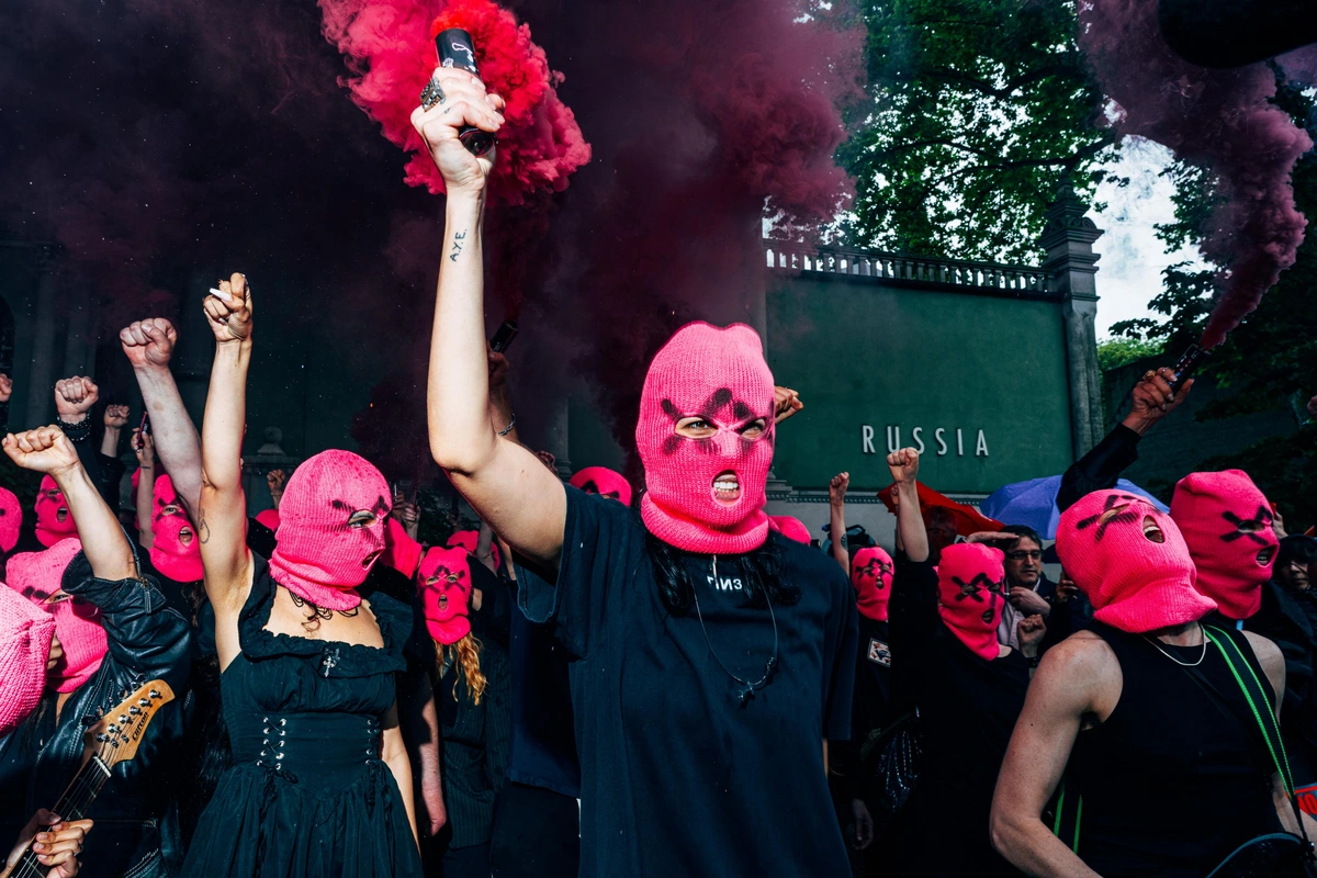 Pussy Riot and FEMEN shut the Russian Pavilion at the Venice Biennale